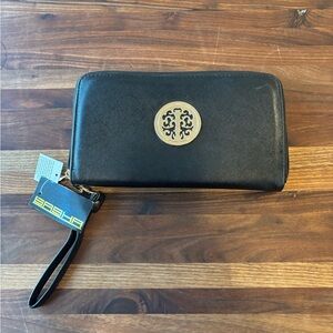 NWT OVERSIZED SASHA ACCESSORIES WALLET